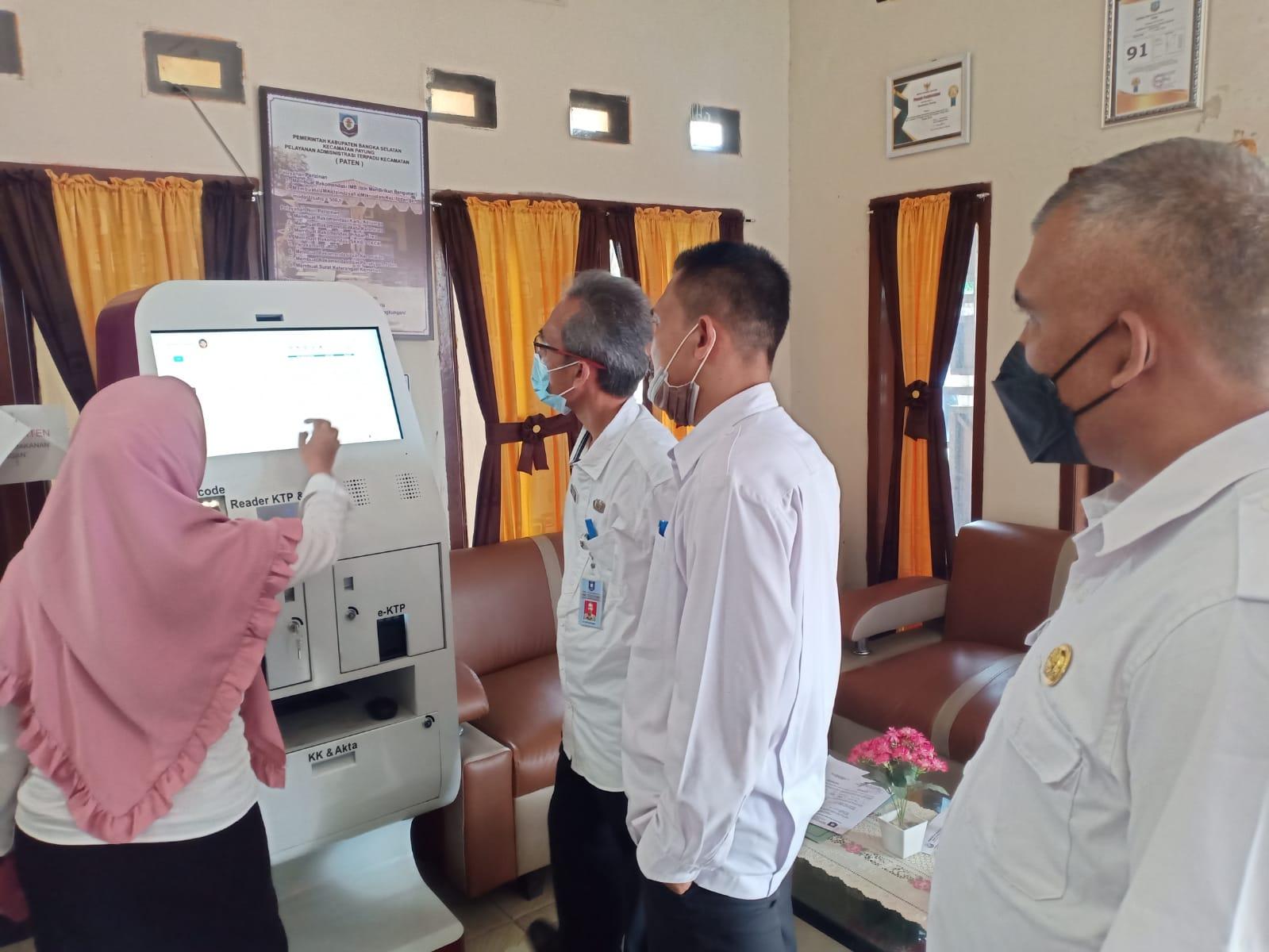 Asyraf Kepala DP3ACSKB Tinjau Pemanfaatan ADM di Kecamatan Payung