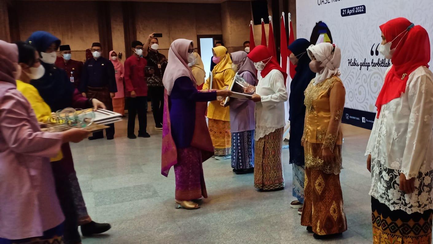 Peringatan Hari Kartini 2022, Ibu Negara Beri Apresiasi Perempuan Berjasa dan Berprestasi