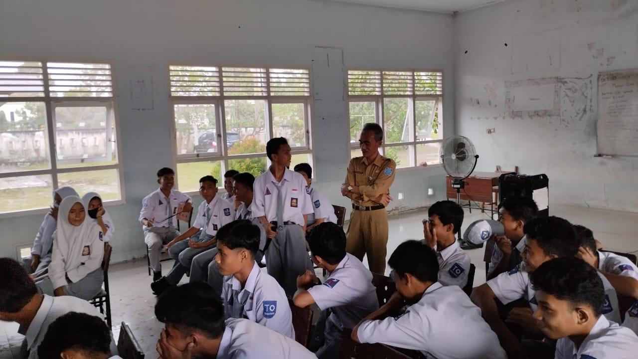 Sosialisasi Sekolah Sehat, Asyraf Ajak Siswa Berdialog yang Ngantuk Jadi Melek