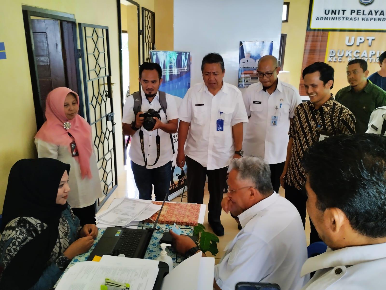 Launching Pelayanan Adminduk Parittiga, Bupati Sukirman Bangga