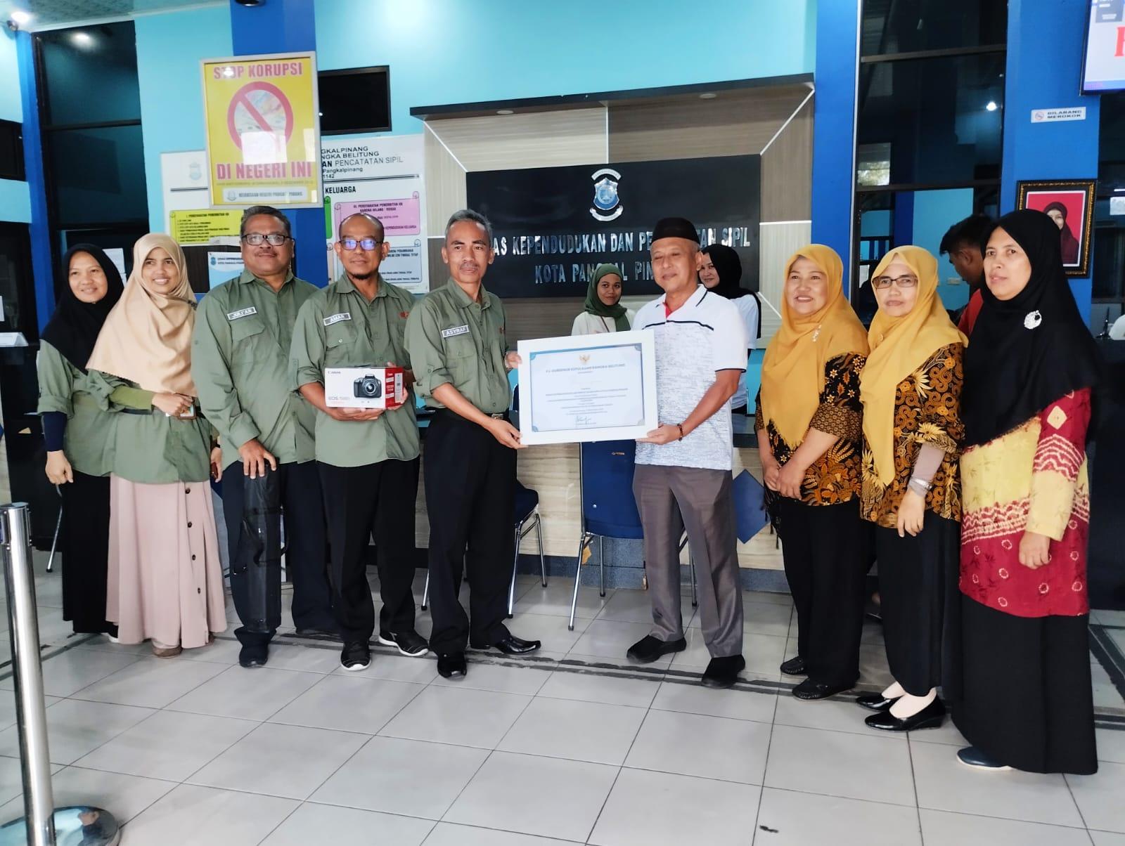 Disdukcapil Pangkalpinang Dapat Penghargaan, Asyraf Saran Tingkatkan Pelayanan