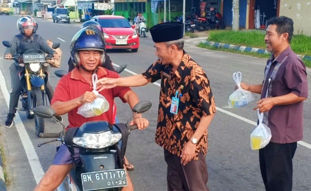 DP3ACSKB Babel Bagi-bagi Takjil Berbuka Puasa