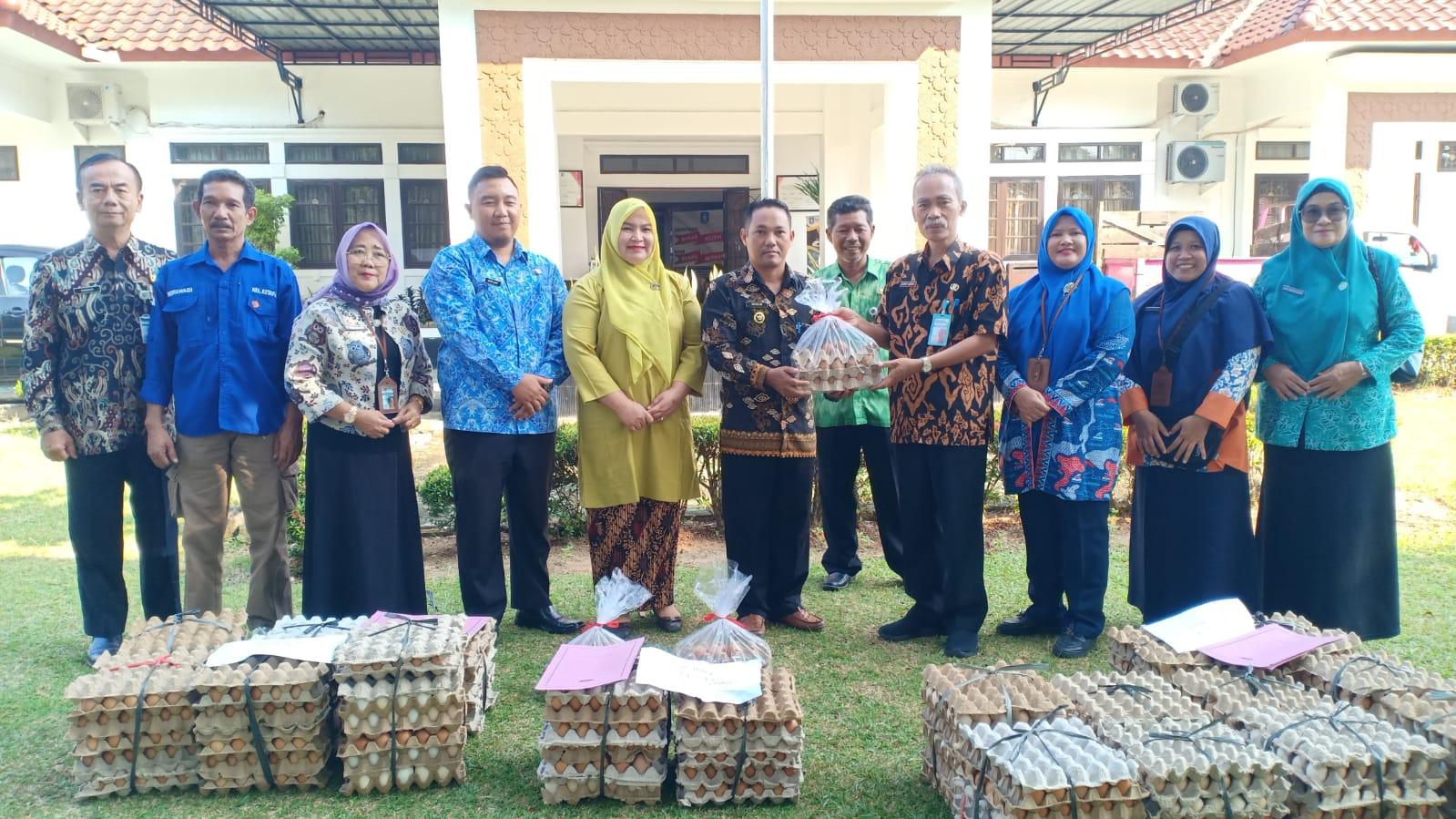 Pembagian Telur untuk Anak Stunting, Asyraf Berharap Bisa Menambah Gizi dan Protein 