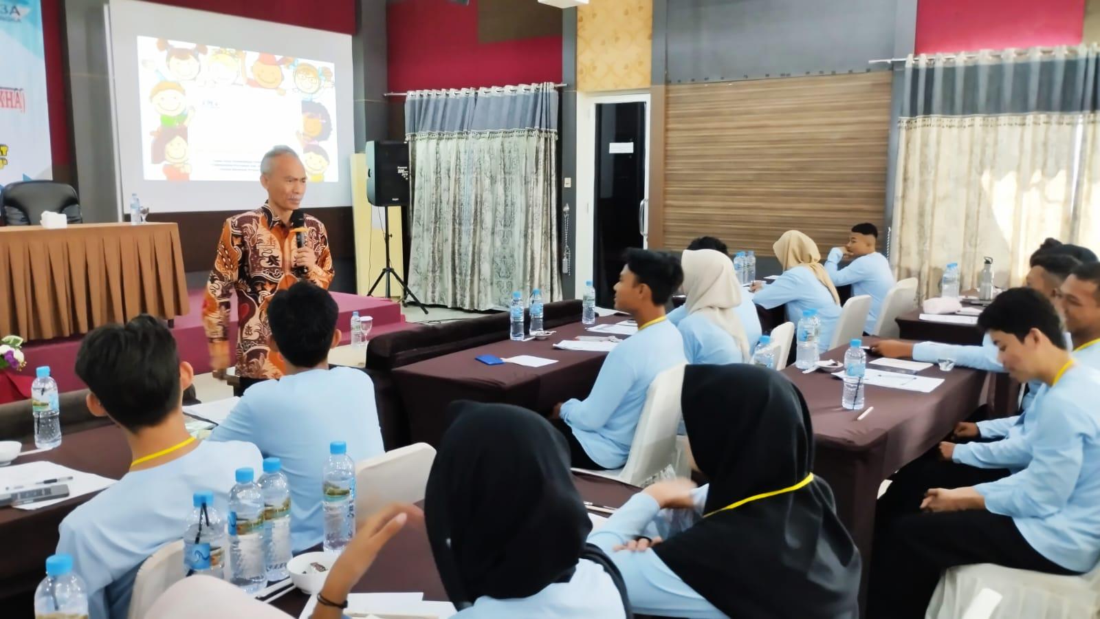 Mengilustrasikan Film Hero Cara Asyraf Memotivasi Pengurus Forum Anak